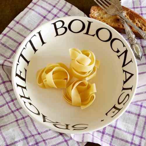 Emma-bridgewater-Black-Toast-Medium-Pasta-Bowl