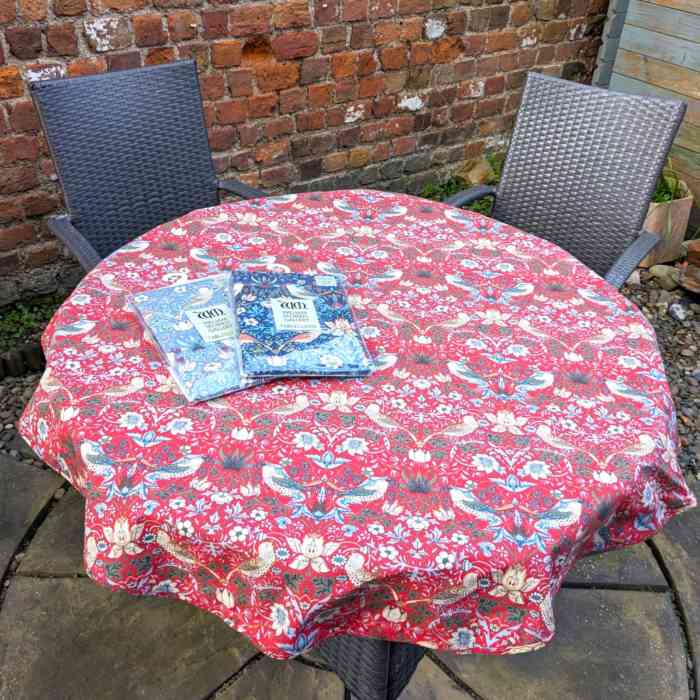 william-morris-strawberry-thief-circular-tablecloth-3-colours