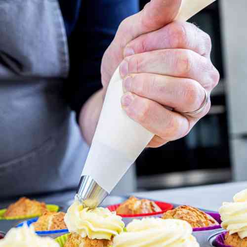 masterclass-professional-icing-and-food-piping-bag-2-sizes