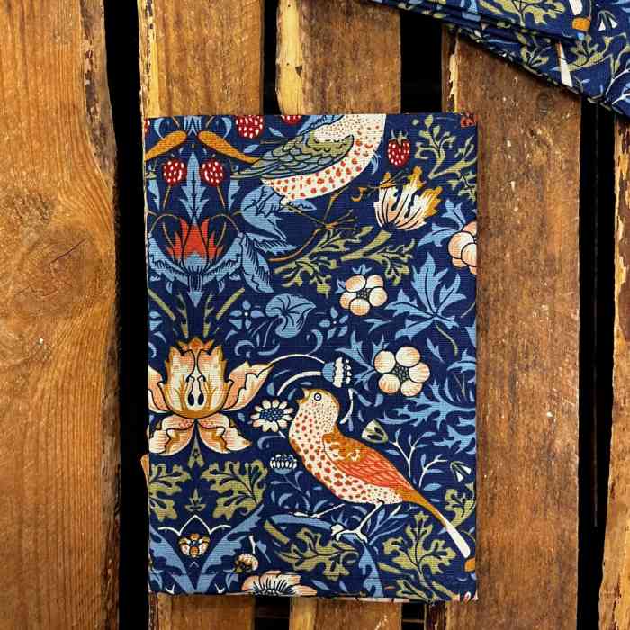 william-morris-strawberry-thief-100-cotton-table-napkins-navy