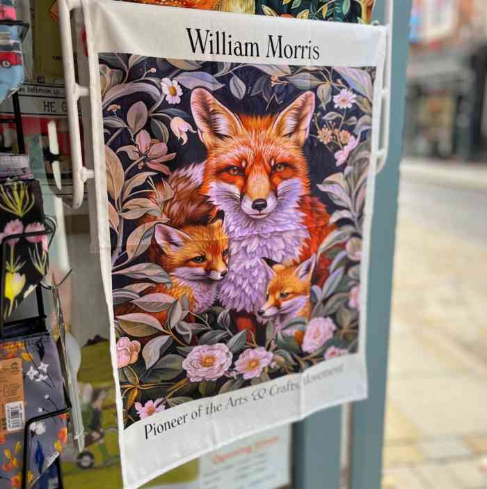 william-morris-foxes-100-cotton-tea-towel