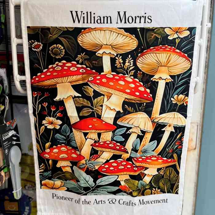 william-morris-toadstools-100-cotton-tea-towel