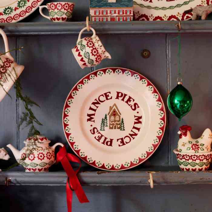 emma-bridgewater-gingerbread-mince-pies-8-½-inch-plate