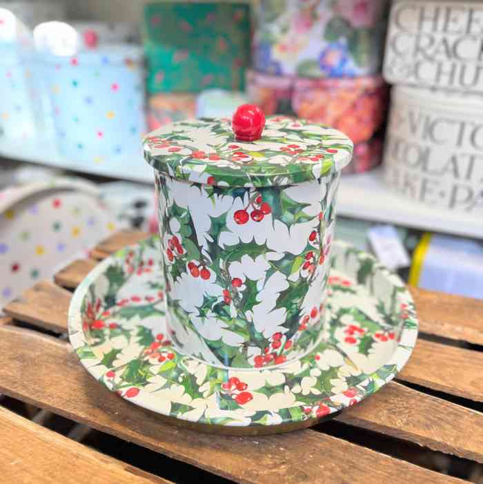 emma-bridgewater-holly-medium-biscuit-barrel-and-matching-tray