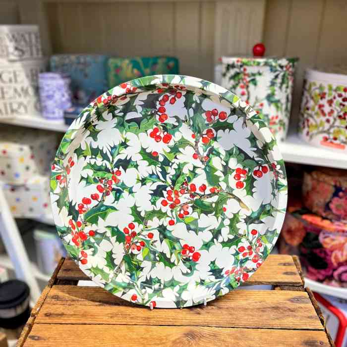 emma-bridgewater-holly-round-tin-serving-tray