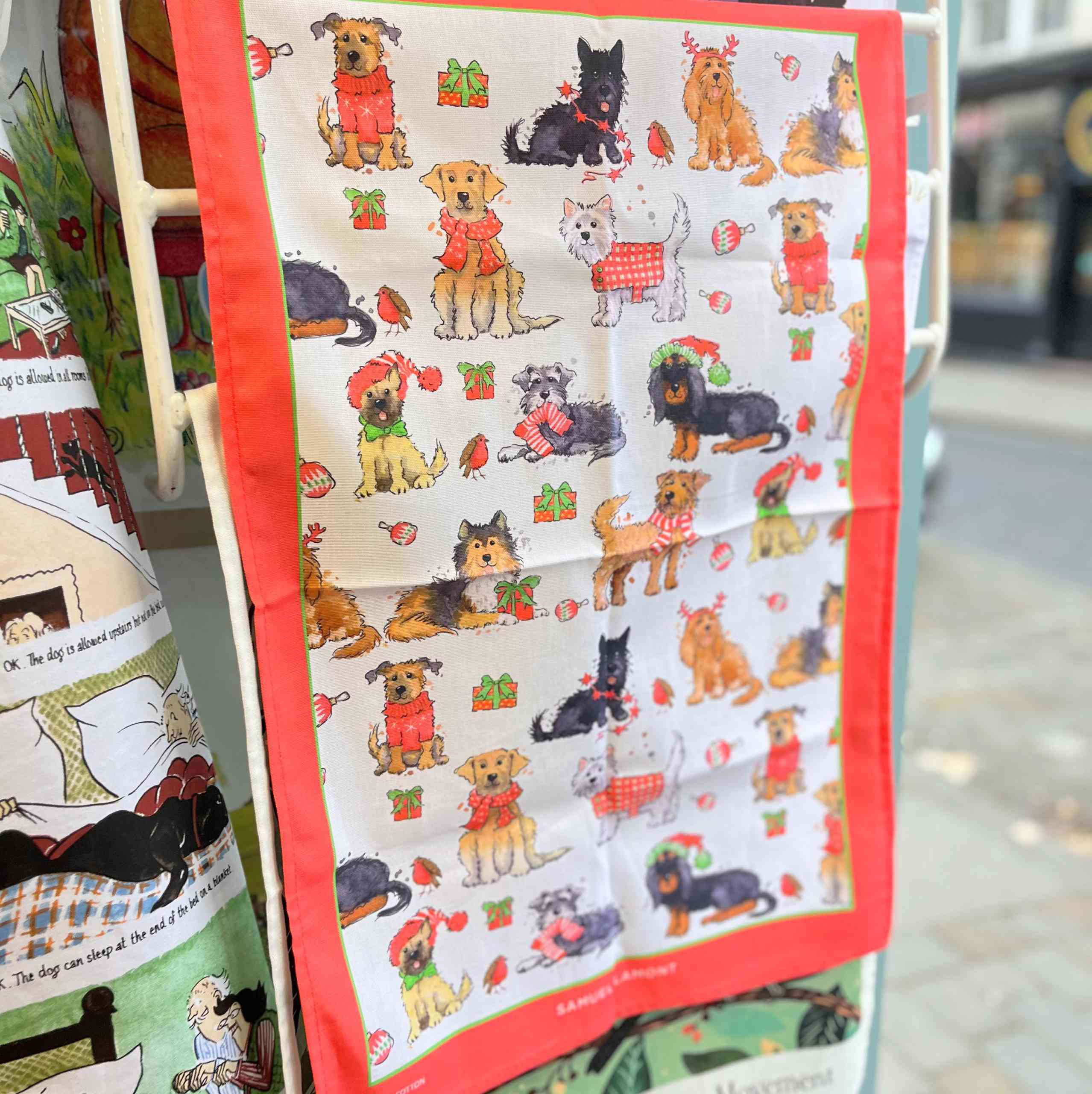 samuel-lamont-christmas-dogs-100-cotton-tea-towel