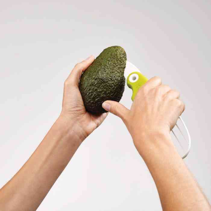 joseph-joseph-go-avocado-3-in-1-tool