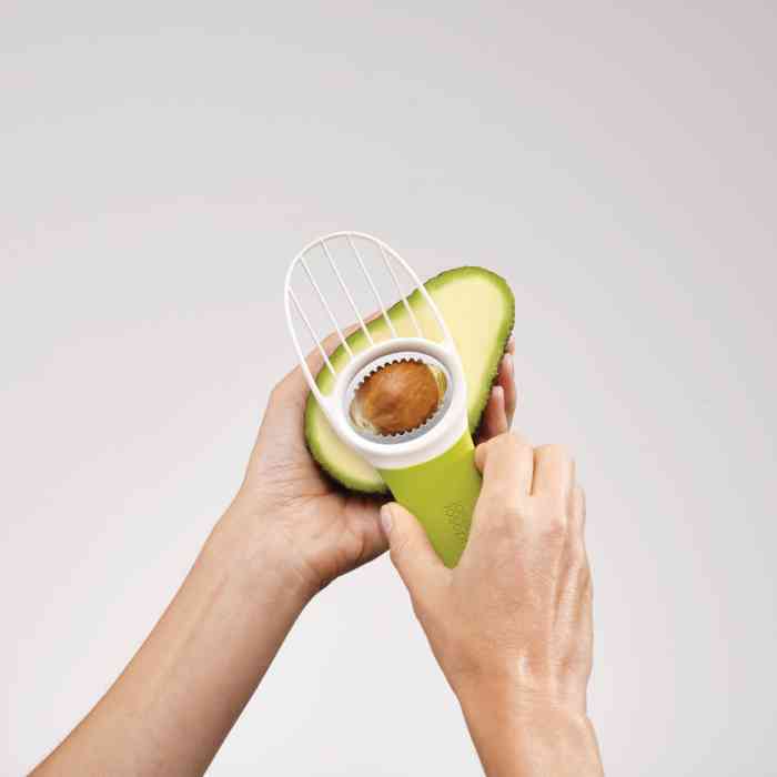 joseph-joseph-go-avocado-3-in-1-tool