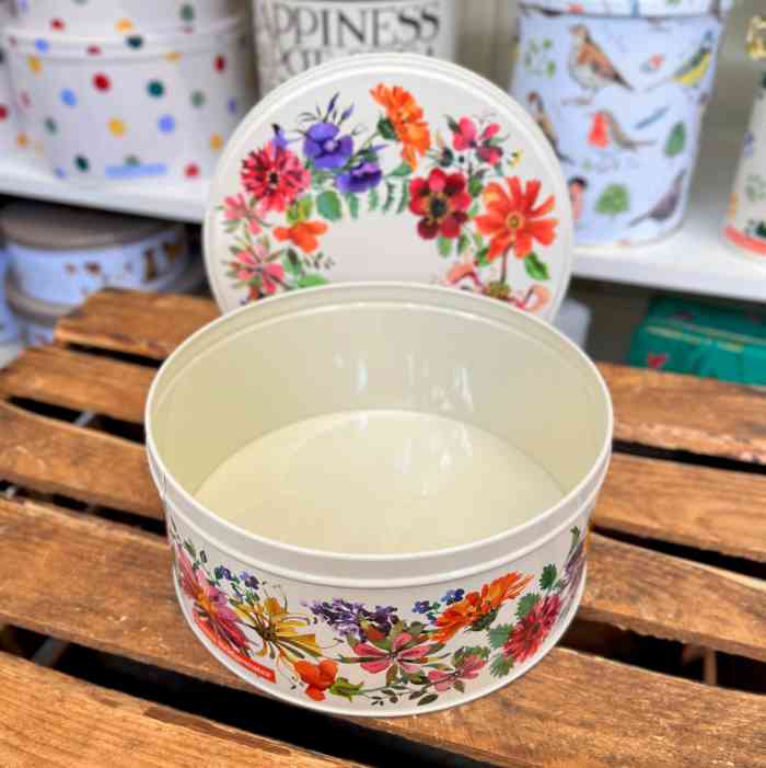 emma-bridgewater-garden-flowers-round-cake-storage-tin-small