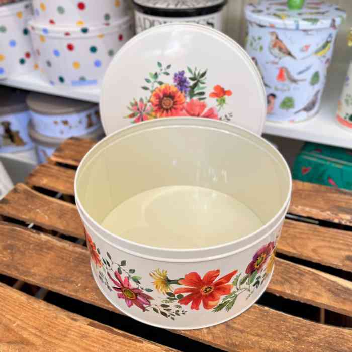 emma-bridgewater-garden-flowers-round-cake-storage-tin-medium