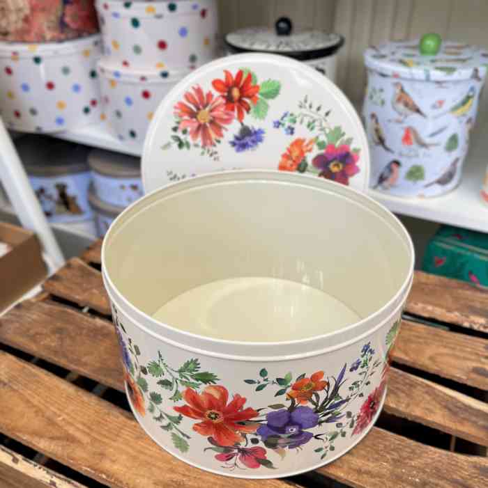 emma-bridgewater-garden-flowers-round-cake-storage-tin-large