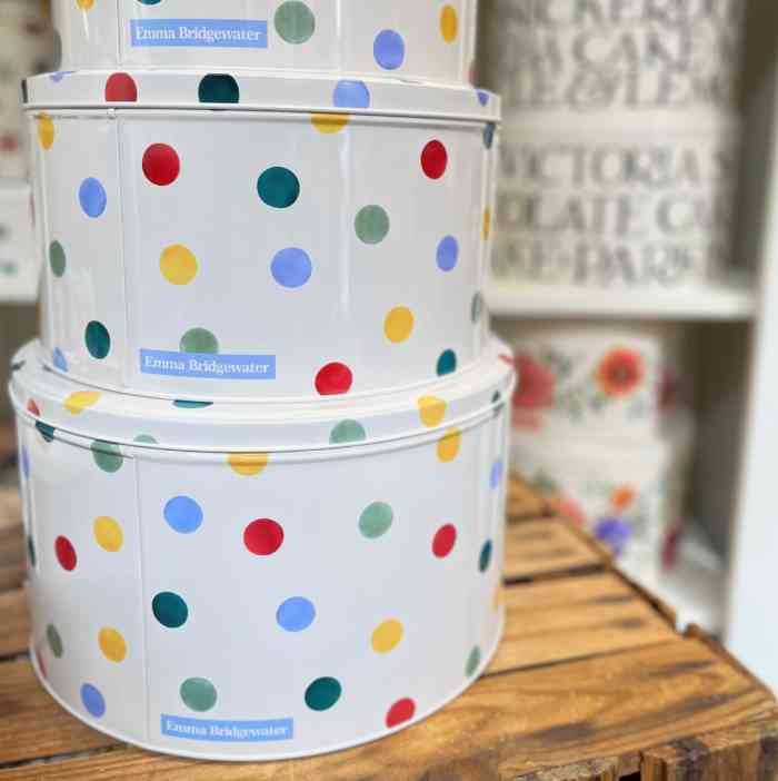 emma-bridgewater-polka-dot-round-cake-storage-tins-3-sizes