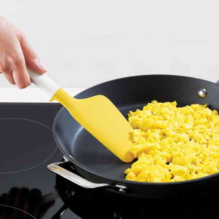 joseph-joseph-elevate-yellow-egg-spatula