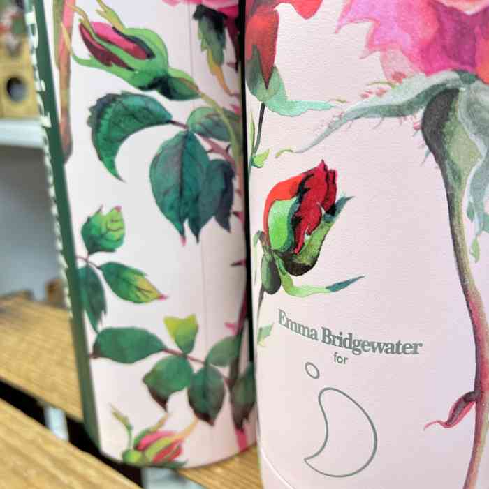 emma-bridgewater-original-roses-500ml-chillys-bottle